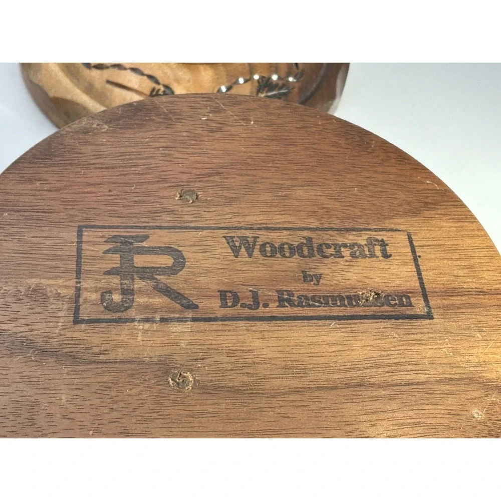 Wooden Round‎ Hand Carved Trinket Box